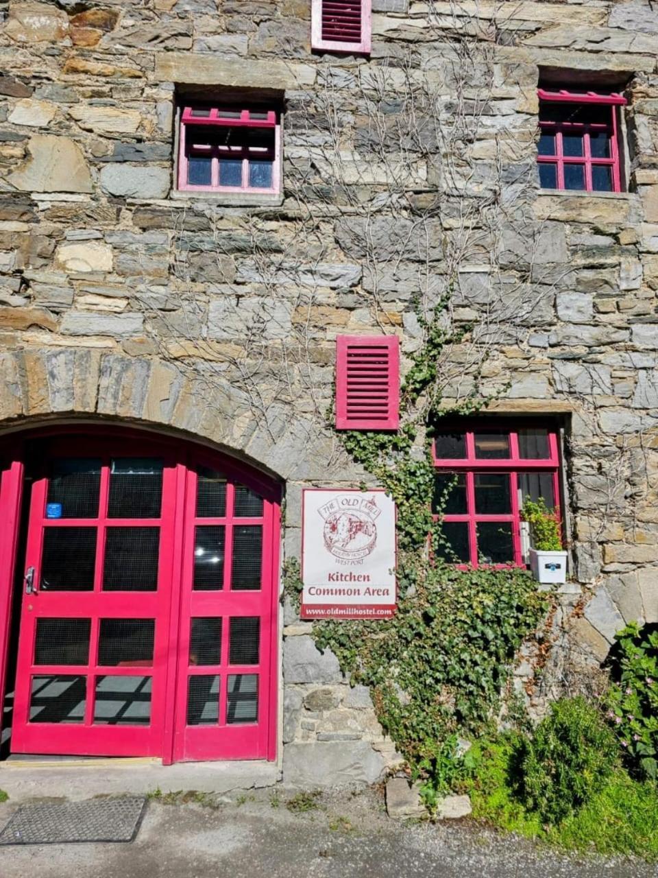 Old Mill Holiday Hostel Westport Exterior foto